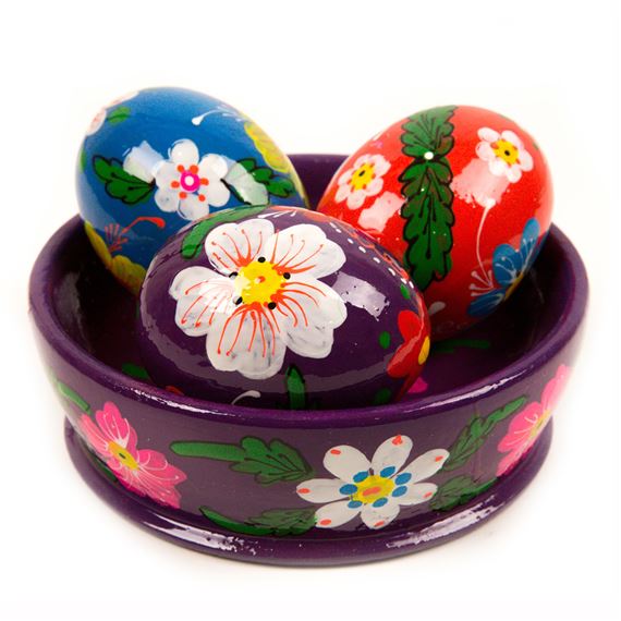 UKRAINIAN HAND-PAINTEDBOWL WITH THREE EGGS