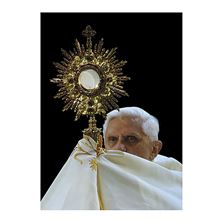 POPE BENEDICT XVI WITH MONSTRANCE (12  POSTCARDS)