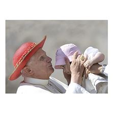 POPE BENEDICT XVI KISSING INFANT (12  POSTCARDS)